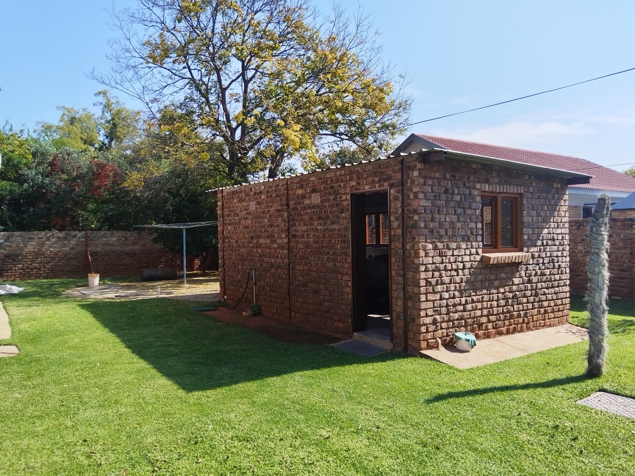 4 Bedroom Property for Sale in Jan Kempdorp Northern Cape